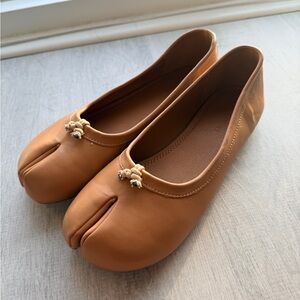 Soft leather tabi shoes